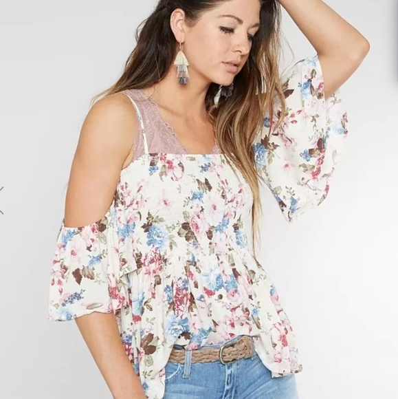 gimmicks Tops - Gimmicks by BKE Buckle Floral Smocked Top